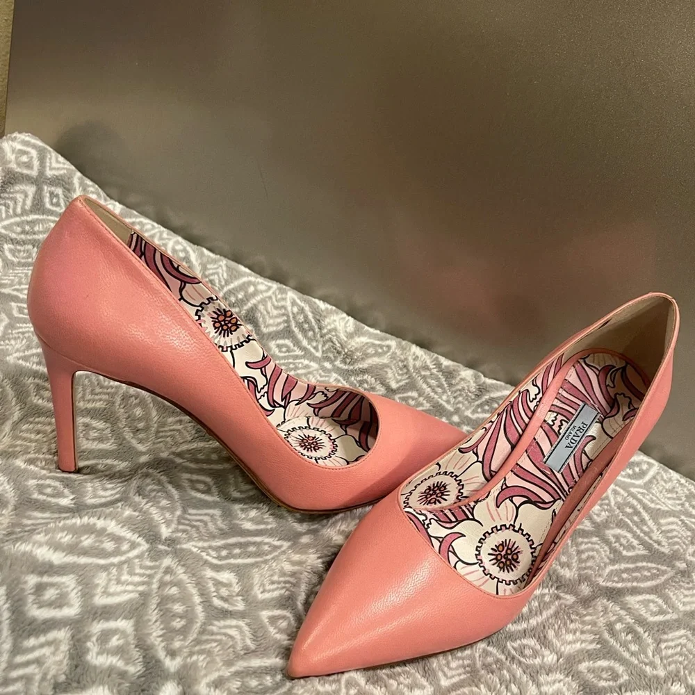 Prada Beige Pink Leather Classic Pointy
Toe Pumps - Picture 9 of 10